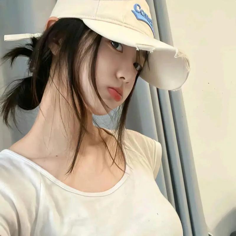 陈 柯伊